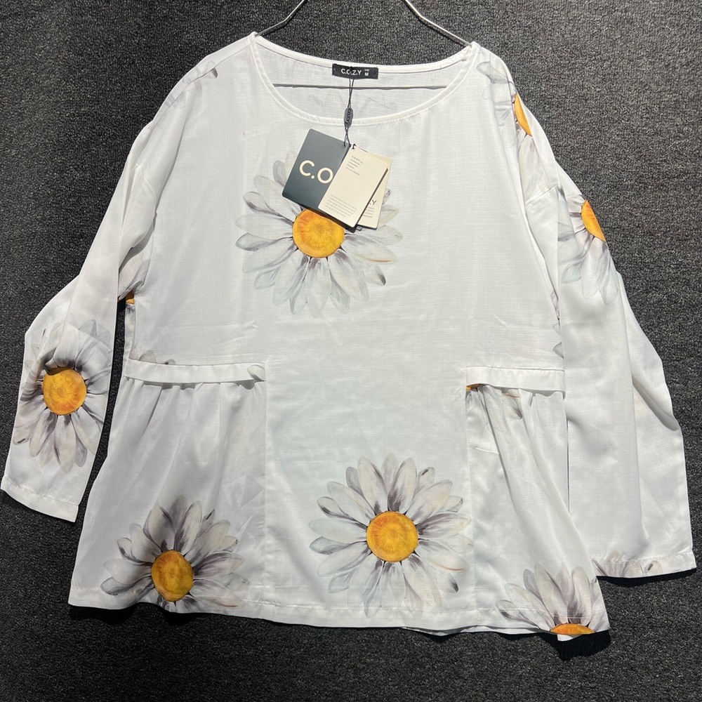C.O.Z.Y. Daisy floral White Women's Top